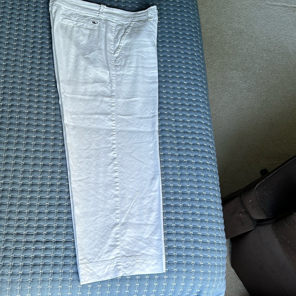 EEUC vineyard vines cropped white slacks (worn once, maybe twice)